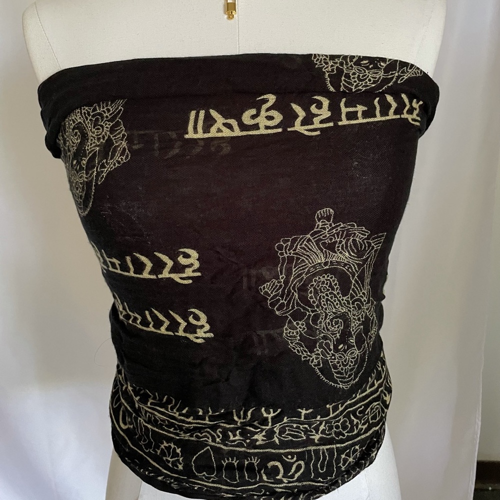 Beautiful lightweight scarf! One size